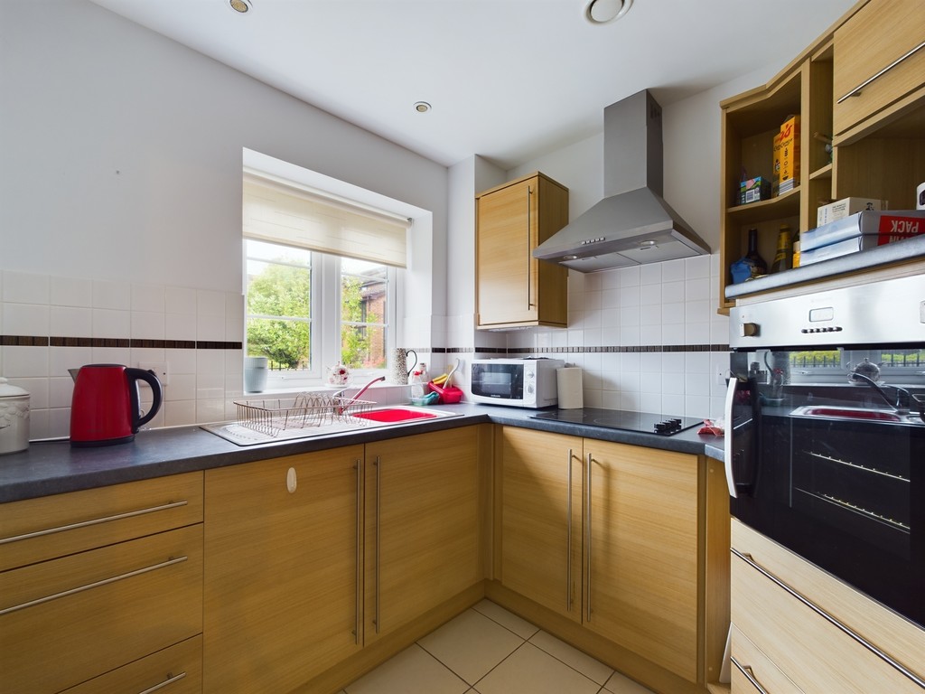 1 bed for sale in Clarence Court, Horsham  - Property Image 3