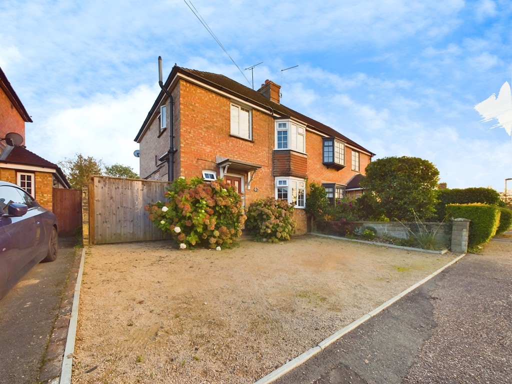 3 bed semi-detached house for sale in Hillside, Horsham  - Property Image 1