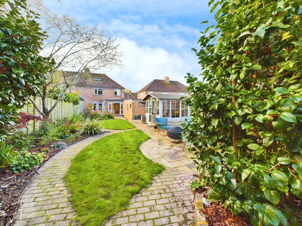 3 bed semi-detached house for sale in Hillside, Horsham  - Property Image 10