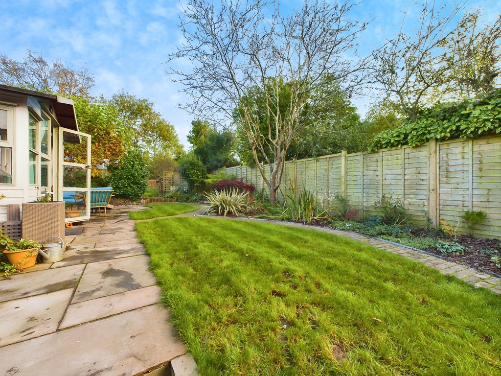 3 bed semi-detached house for sale in Hillside, Horsham  - Property Image 26