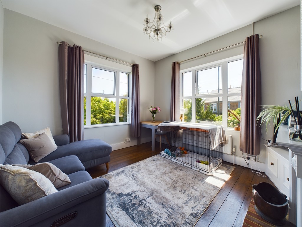 2 bed flat for sale in Lewes Road, Haywards Heath  - Property Image 3