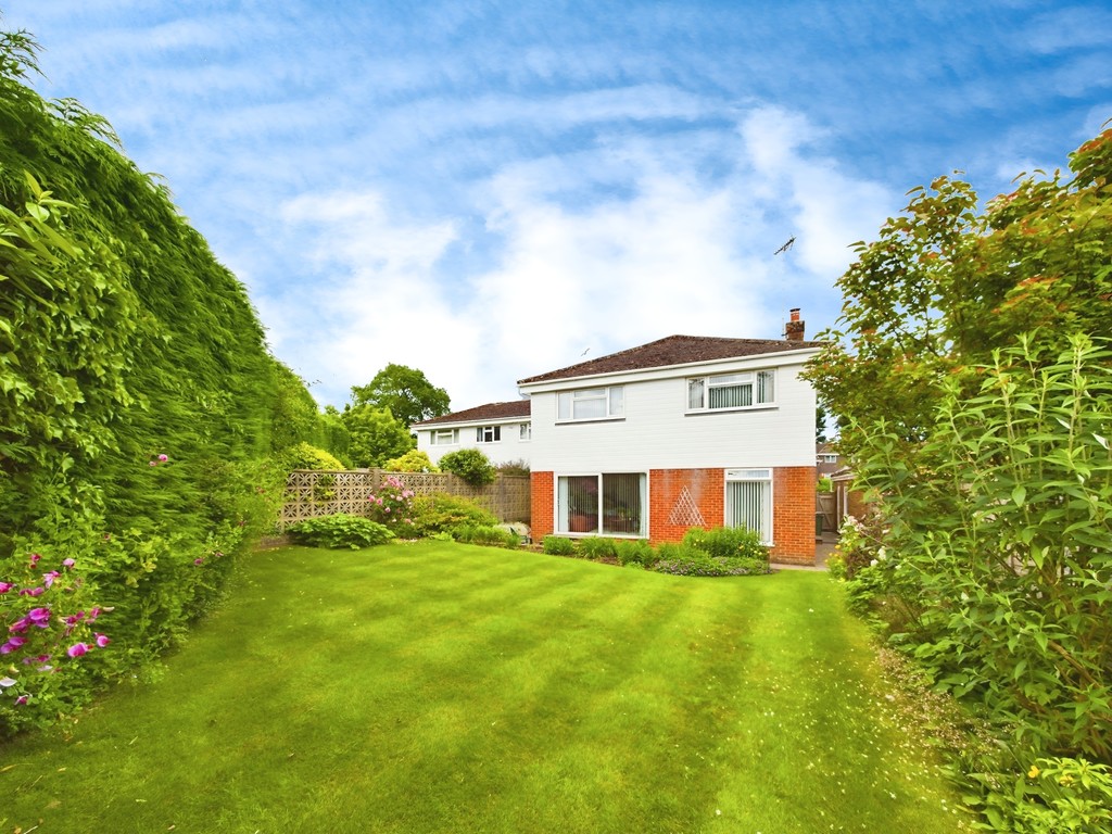 4 bed detached house for sale in The Glade, Horsham  - Property Image 7