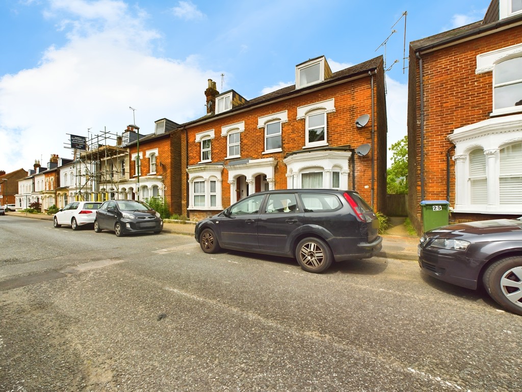 2 bed maisonette for sale in Barttelot Road, Horsham  - Property Image 1