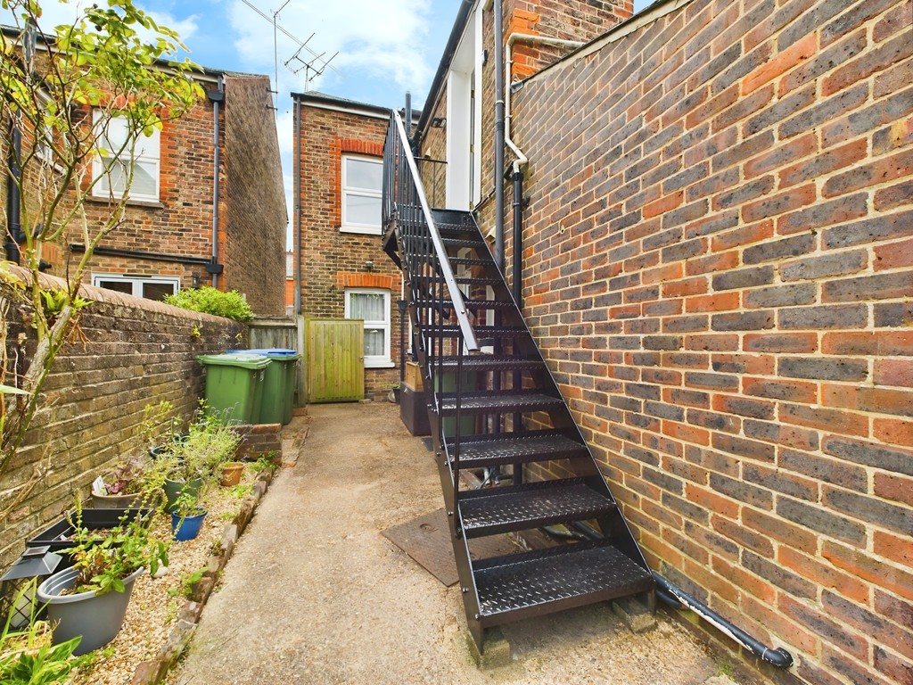 2 bed maisonette for sale in Barttelot Road, Horsham  - Property Image 11