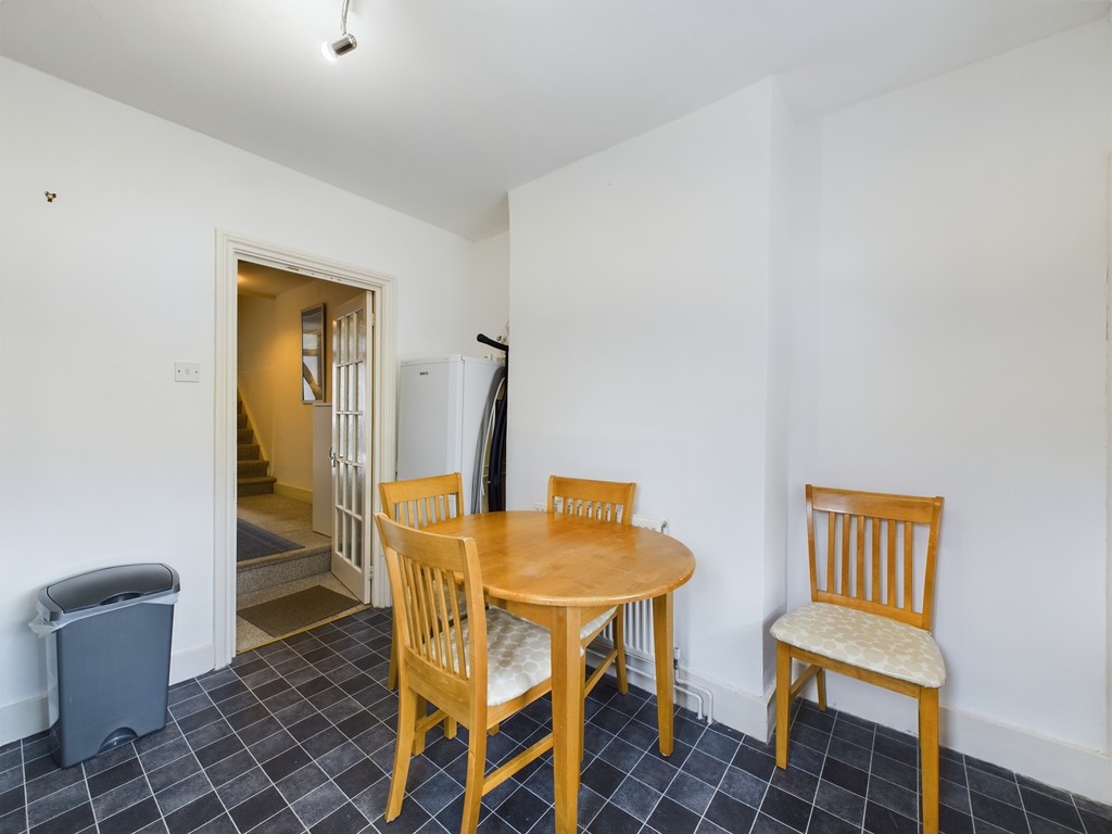 2 bed maisonette for sale in Barttelot Road, Horsham  - Property Image 8