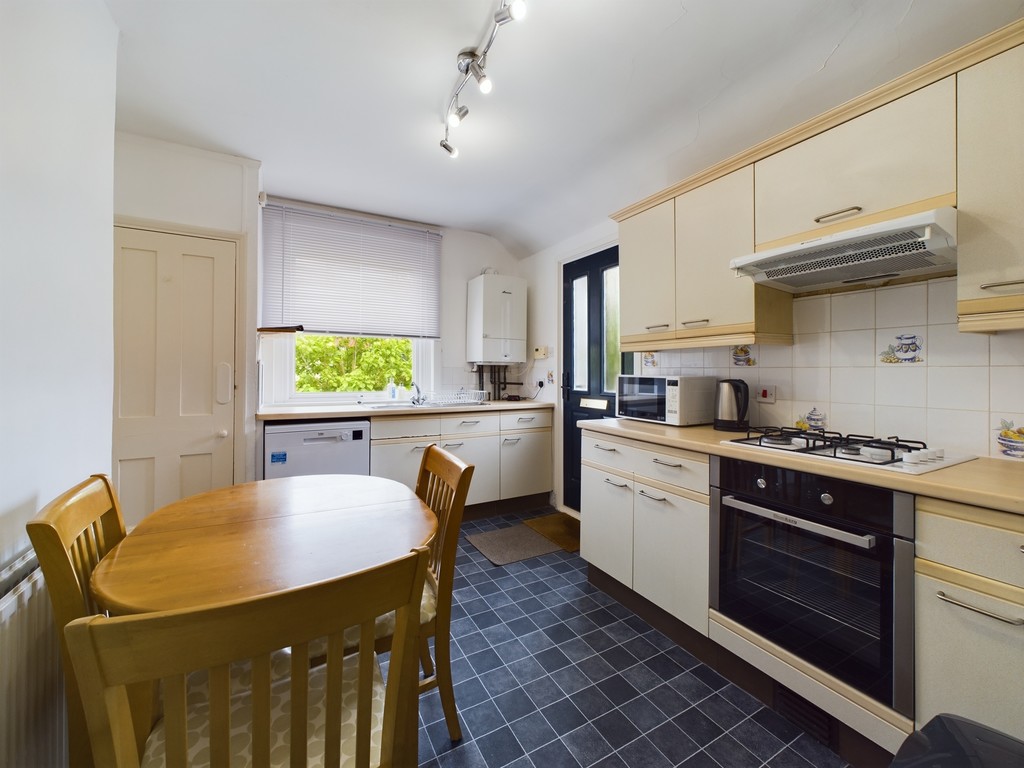 2 bed maisonette for sale in Barttelot Road, Horsham  - Property Image 2