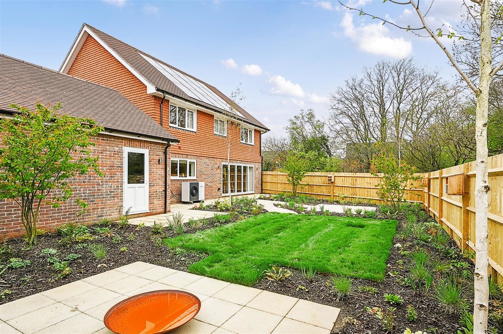 4 bed detached house for sale in Spring Bank, Haywards Heath  - Property Image 9