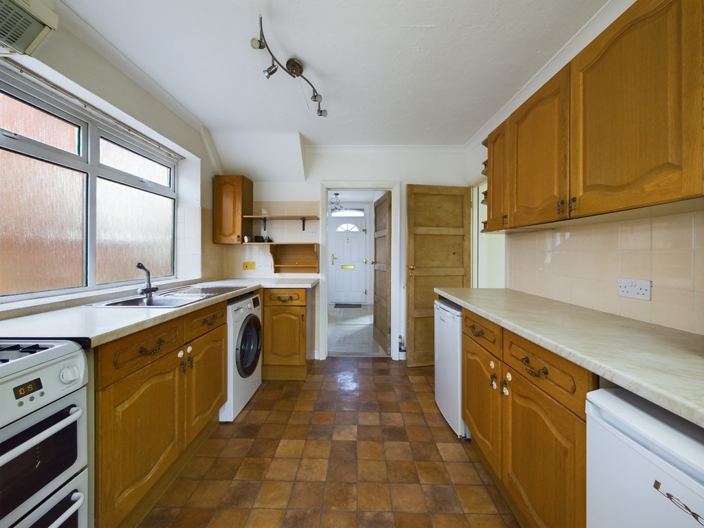 3 bed semi-detached house to rent in Greenway, Horsham  - Property Image 3