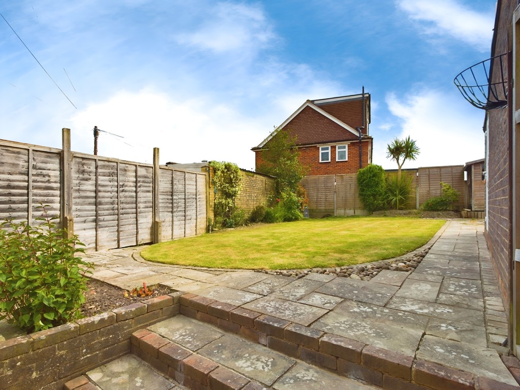 3 bed semi-detached house to rent in Greenway, Horsham  - Property Image 12