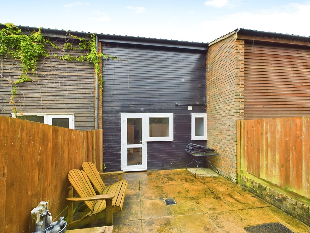 2 bed terraced house for sale in The Timbers, Horsham  - Property Image 11