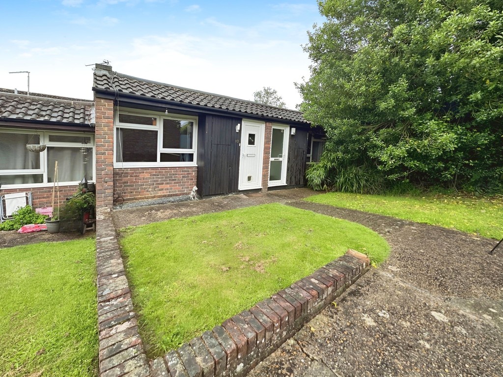2 bed terraced house for sale in The Timbers, Horsham  - Property Image 1