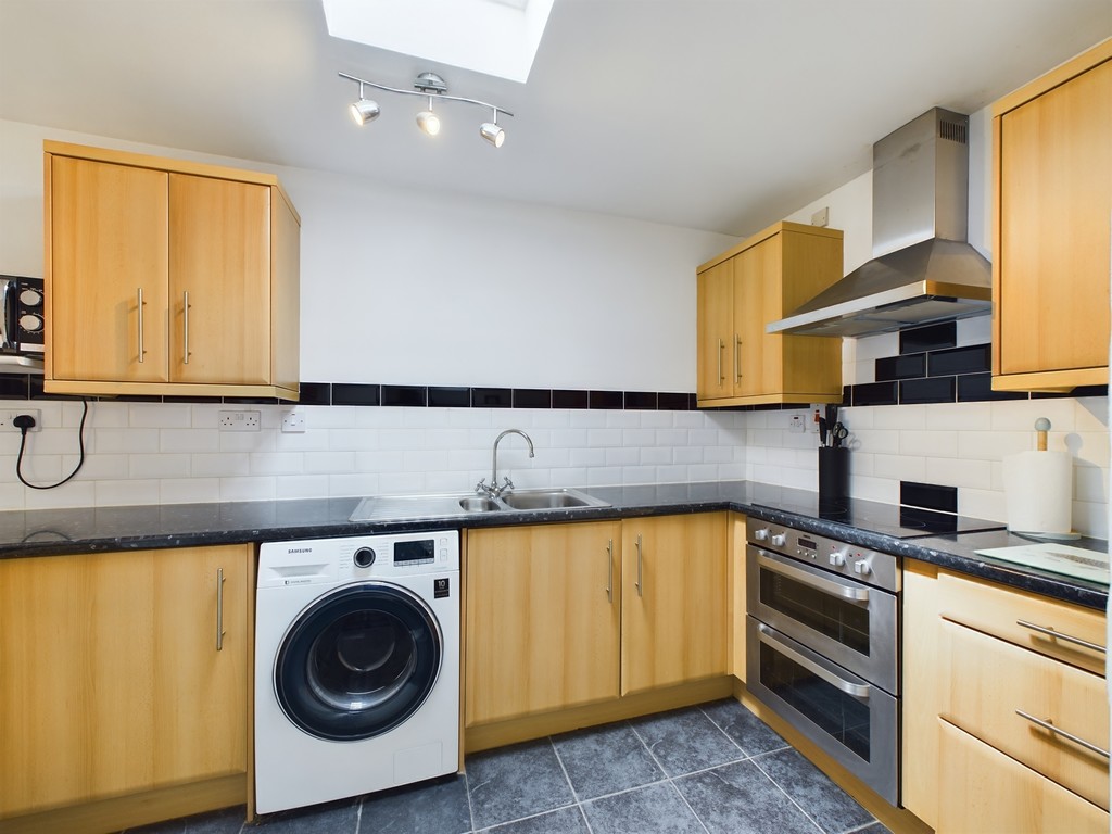 2 bed terraced house for sale in The Timbers, Horsham  - Property Image 3
