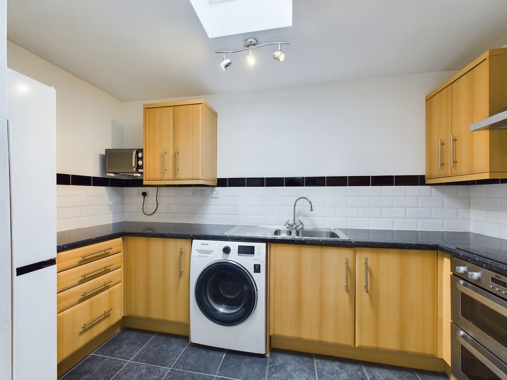 2 bed terraced house for sale in The Timbers, Horsham  - Property Image 10