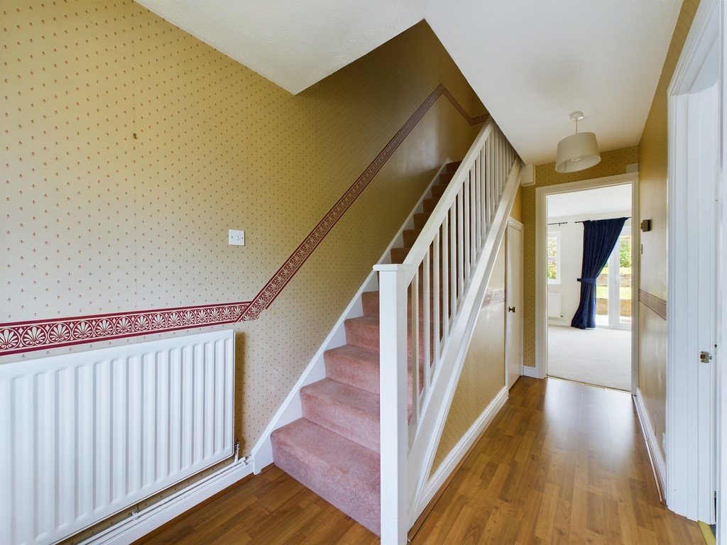 2 bed terraced house for sale in Cissbury Close, Horsham  - Property Image 12