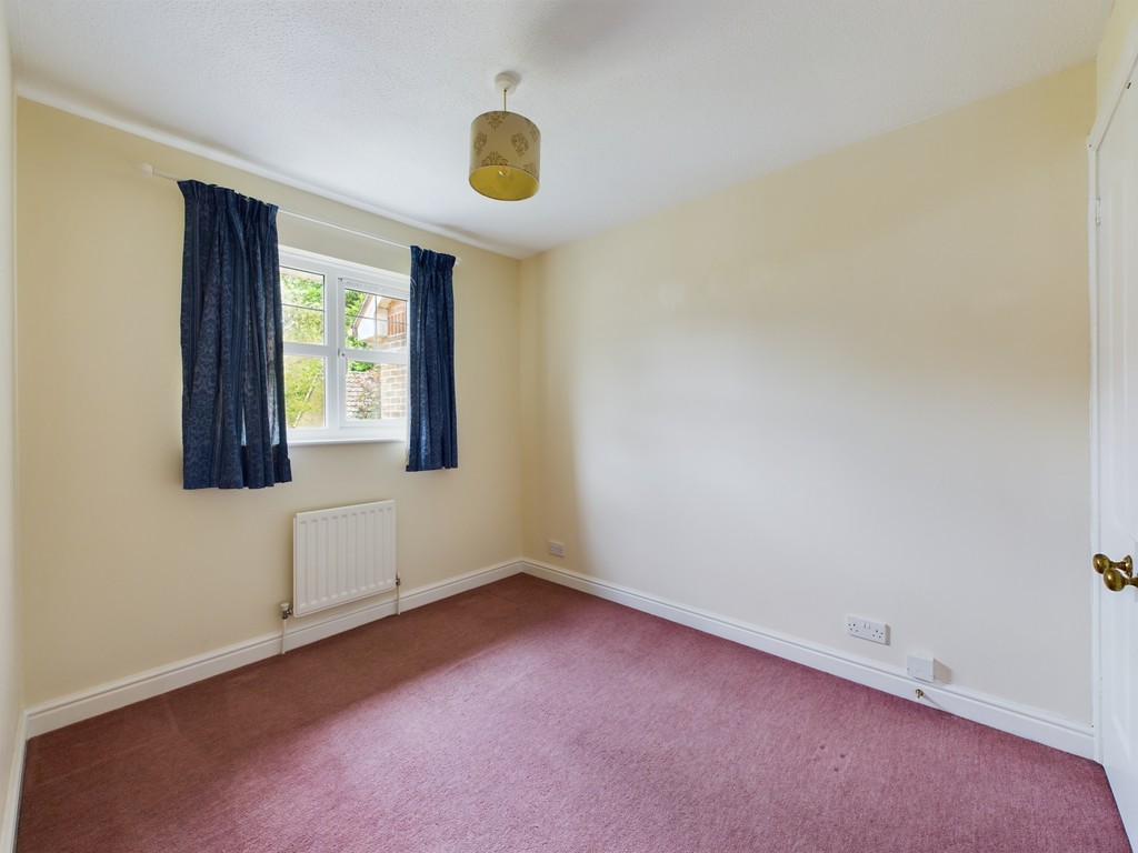 2 bed terraced house for sale in Cissbury Close, Horsham  - Property Image 14