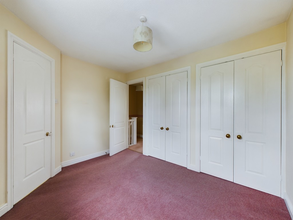 2 bed terraced house for sale in Cissbury Close, Horsham  - Property Image 5