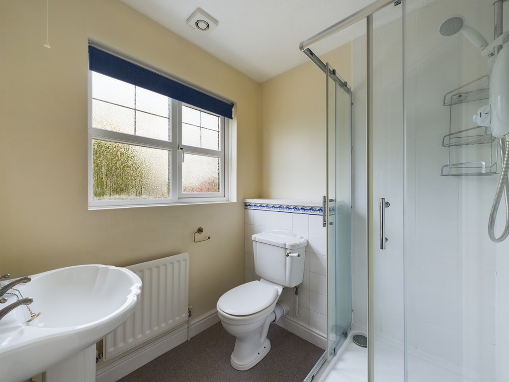 2 bed terraced house for sale in Cissbury Close, Horsham  - Property Image 6