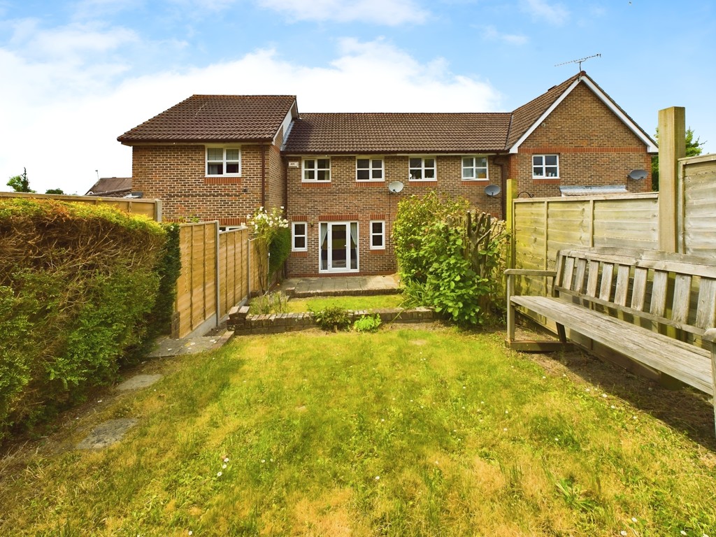 2 bed terraced house for sale in Cissbury Close, Horsham  - Property Image 16