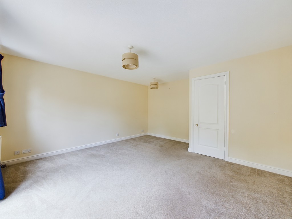 2 bed terraced house for sale in Cissbury Close, Horsham  - Property Image 11