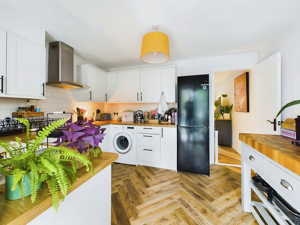 2 bed terraced house for sale in Ropeland Way, Horsham  - Property Image 9