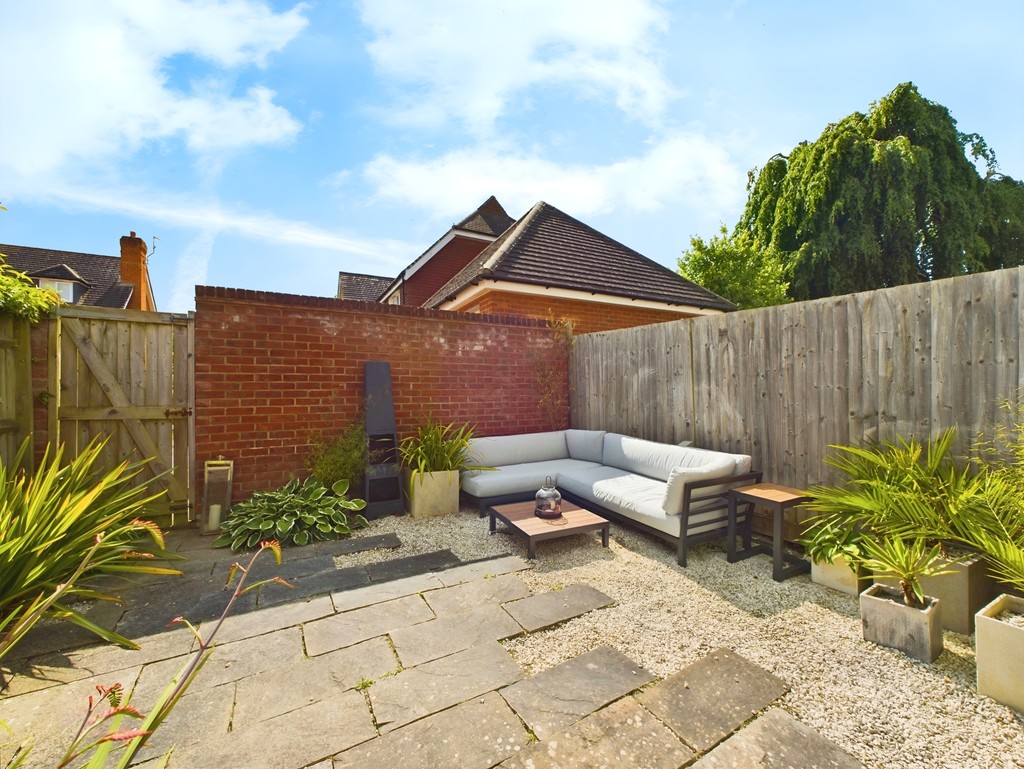 3 bed terraced house for sale in Pines Ridge, Horsham  - Property Image 20