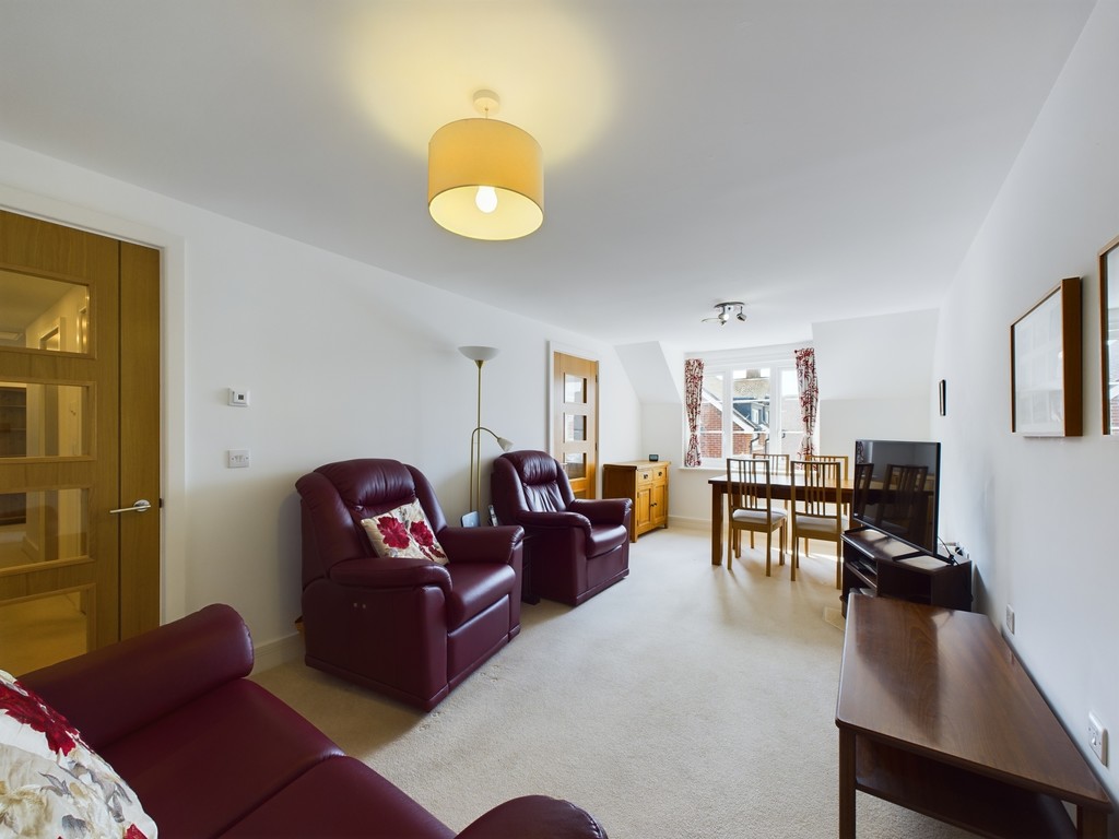2 bed apartment for sale in Brighton Road, Horsham  - Property Image 2
