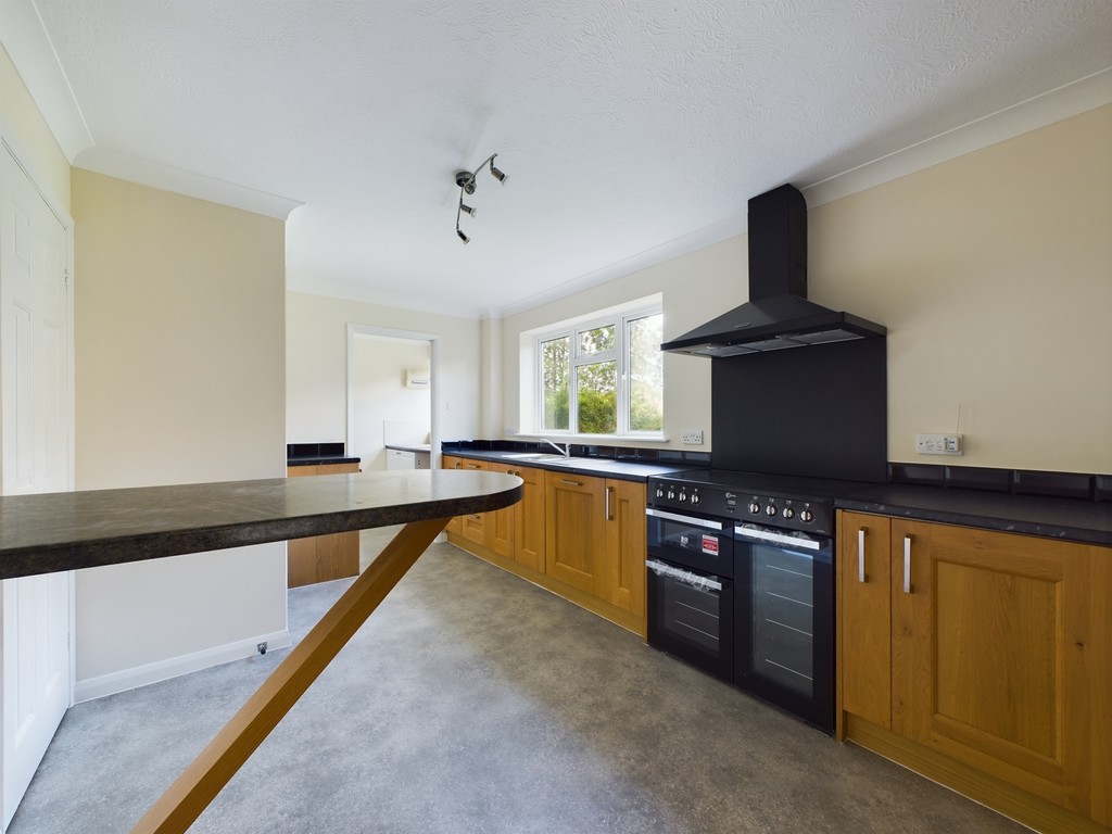 4 bed detached house to rent in Faygate Lane, Horsham  - Property Image 5
