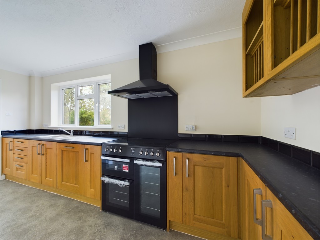 4 bed detached house to rent in Faygate Lane, Horsham  - Property Image 6