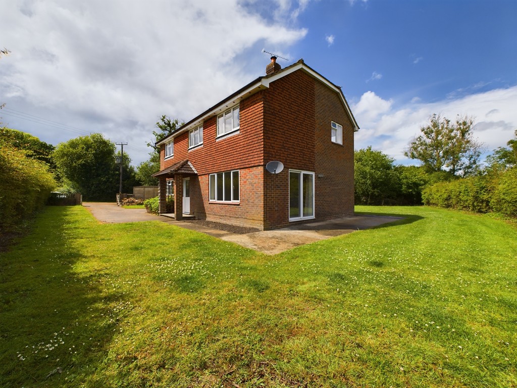 4 bed detached house to rent in Faygate Lane, Horsham  - Property Image 3