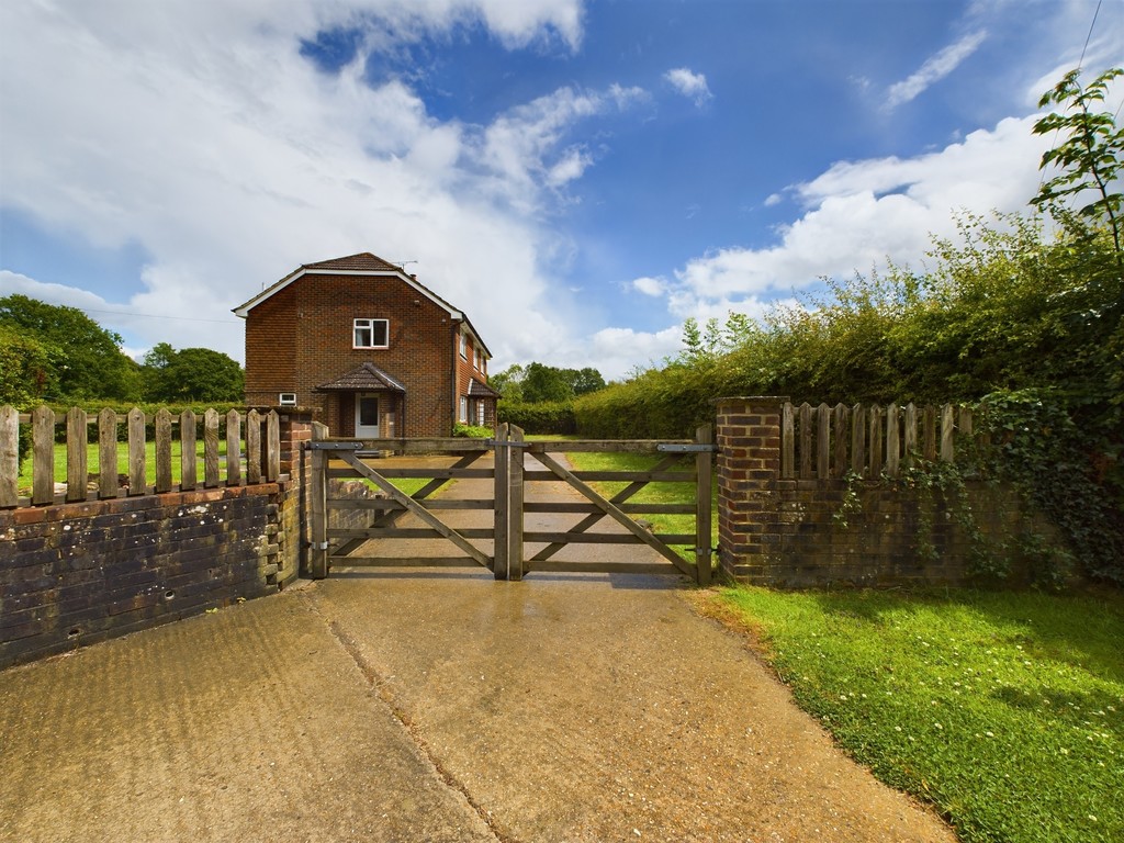 4 bed detached house to rent in Faygate Lane, Horsham  - Property Image 1