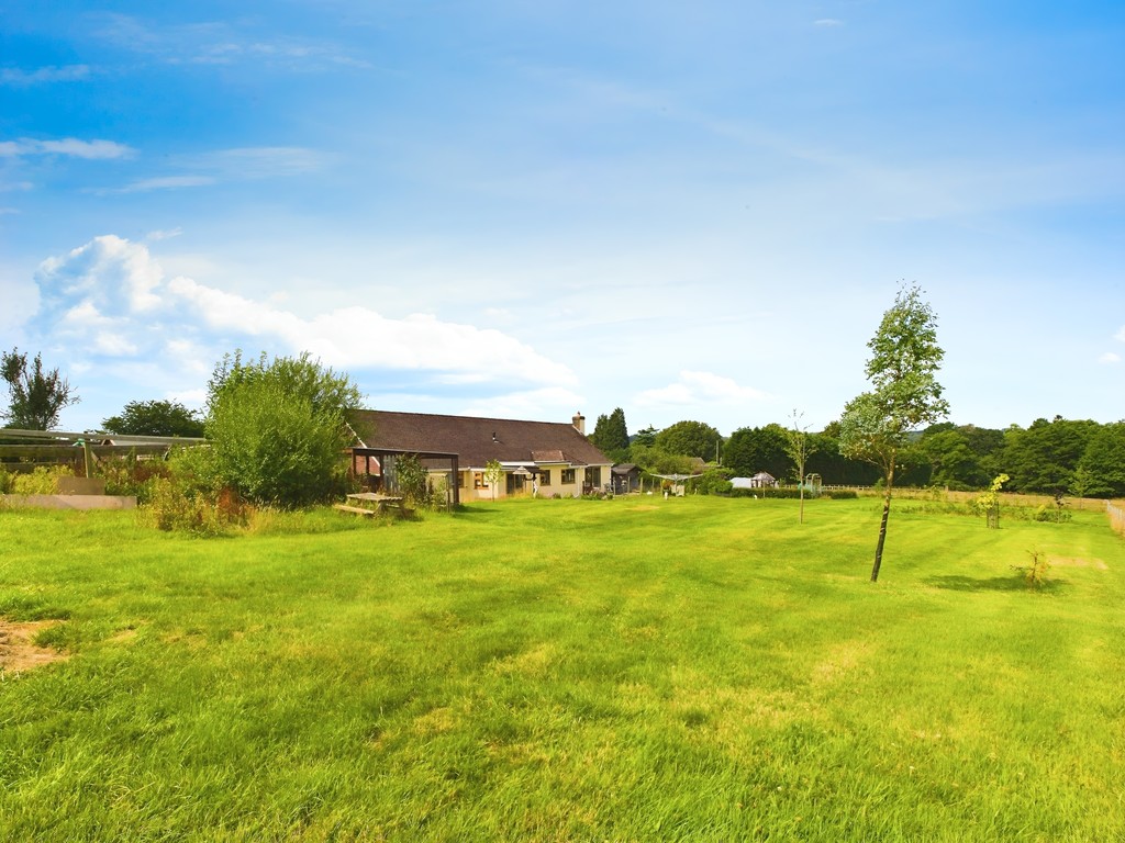 4 bed detached bungalow for sale in Bognor Road, Horsham - Property Image 1