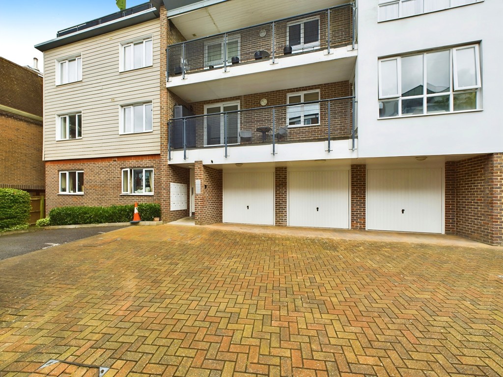 1 bed apartment for sale in Bridges Place, Horsham  - Property Image 6