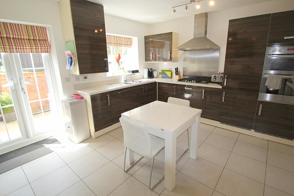 3 bed terraced house for sale in Brick Lane, West Sussex  - Property Image 3