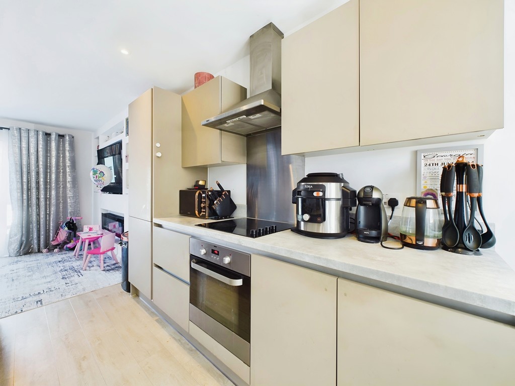 2 bed end of terrace house for sale in Stanford Brook Way, Crawley  - Property Image 6