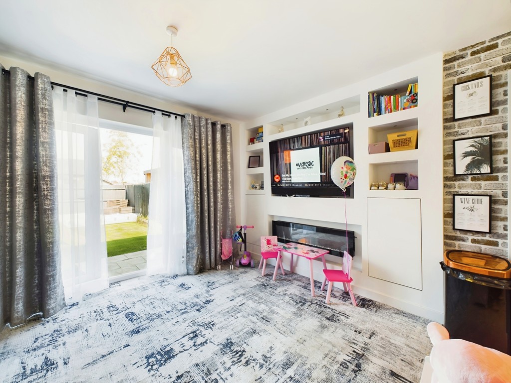 2 bed end of terrace house for sale in Stanford Brook Way, Crawley  - Property Image 10