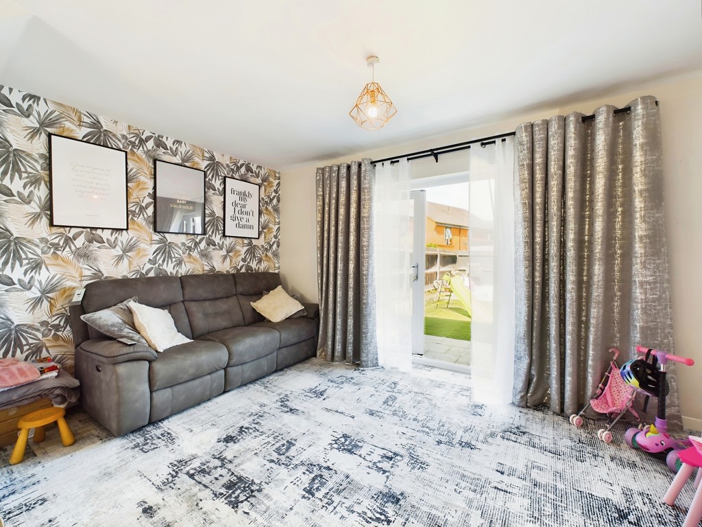 2 bed end of terrace house for sale in Stanford Brook Way, Crawley  - Property Image 9