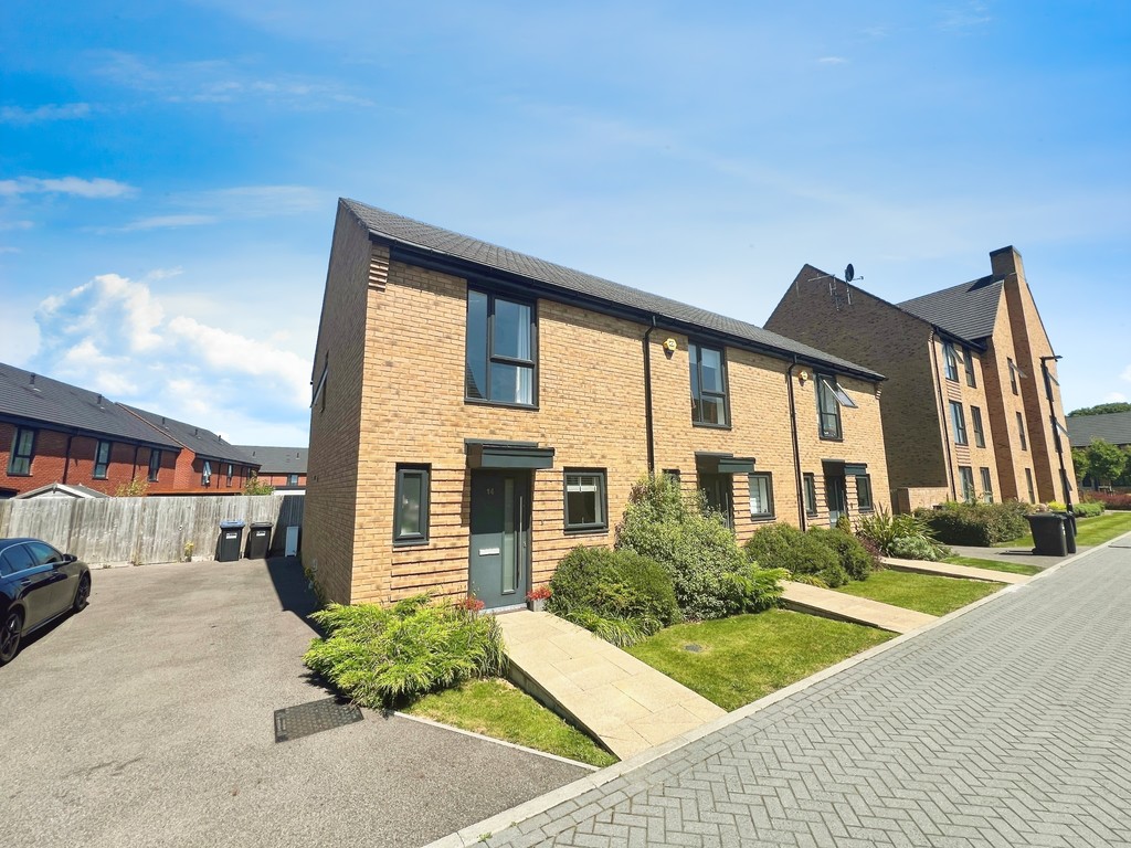 2 bed end of terrace house for sale in Stanford Brook Way, Crawley  - Property Image 1