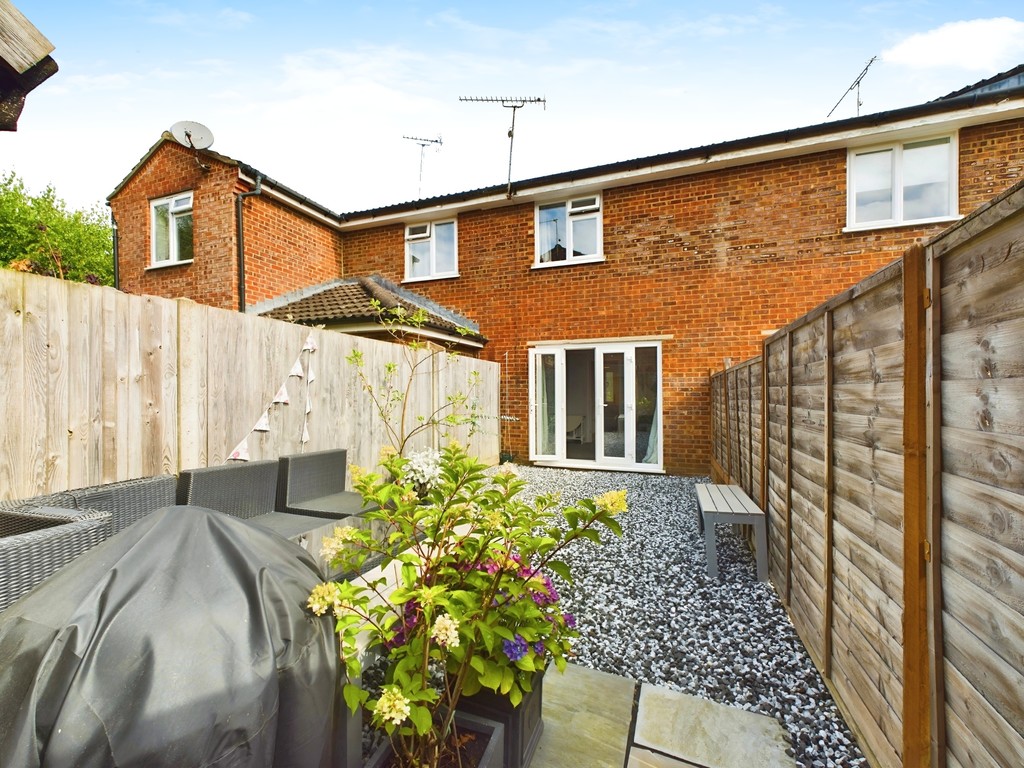2 bed terraced house for sale in Meadvale, Horsham  - Property Image 7