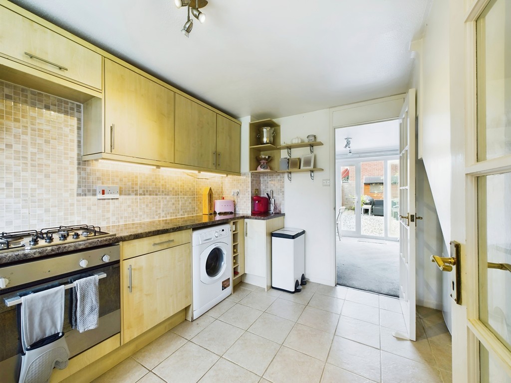 2 bed terraced house for sale in Meadvale, Horsham  - Property Image 8