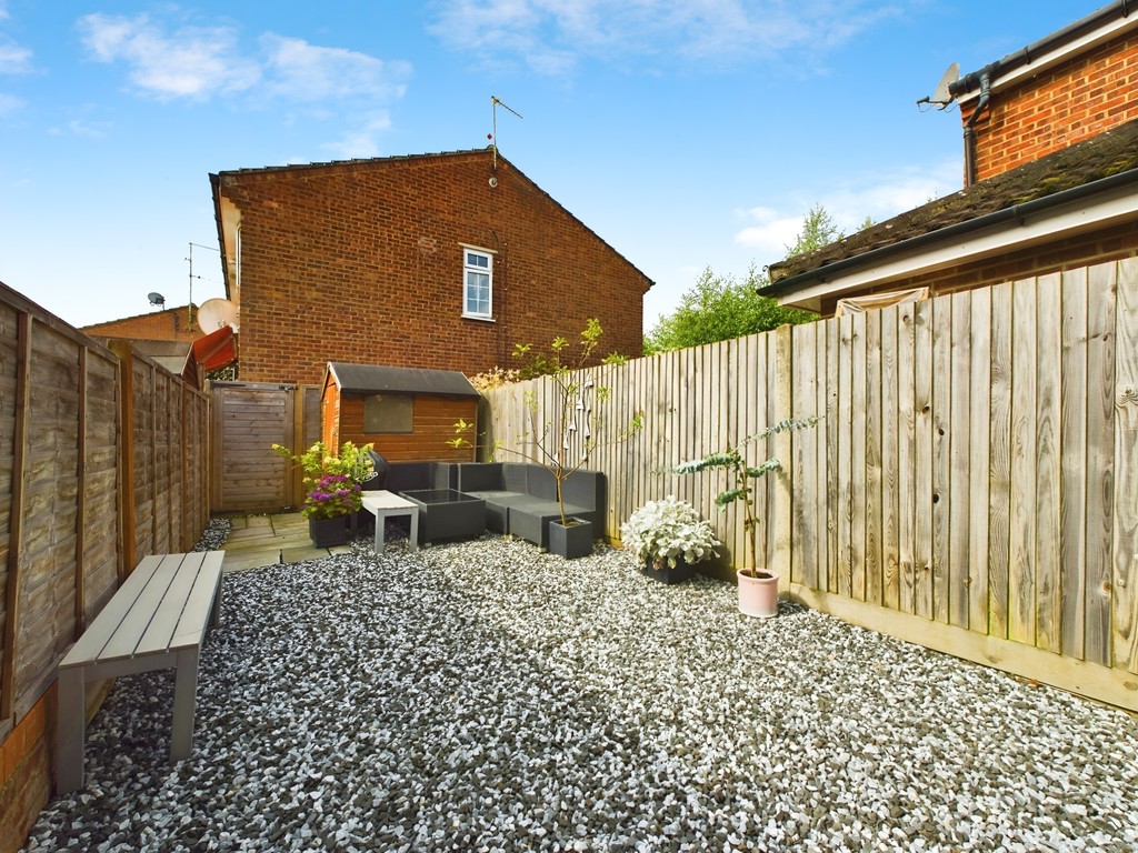 2 bed terraced house for sale in Meadvale, Horsham  - Property Image 10