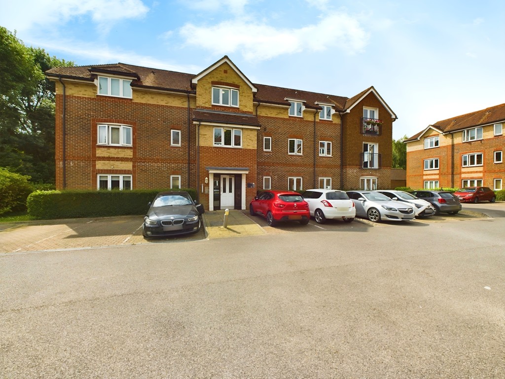 2 bed apartment for sale in Grace Court, Horsham  - Property Image 1