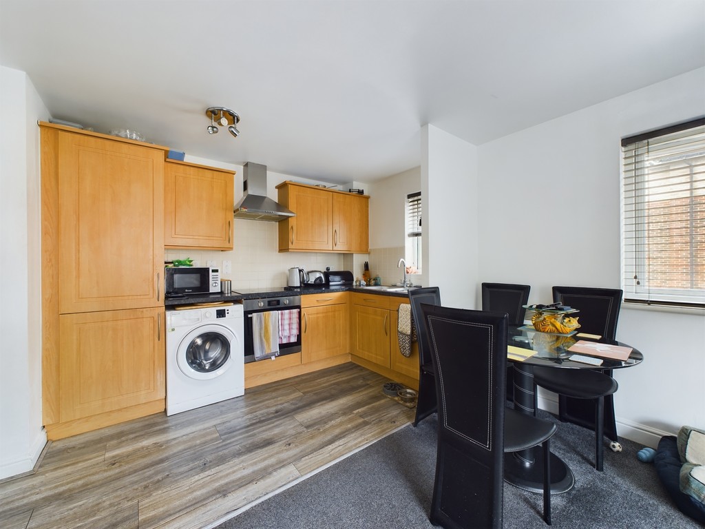 2 bed apartment for sale in Grace Court, Horsham  - Property Image 3