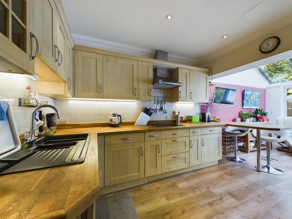 3 bed terraced house for sale in Potters Place, Horsham  - Property Image 4