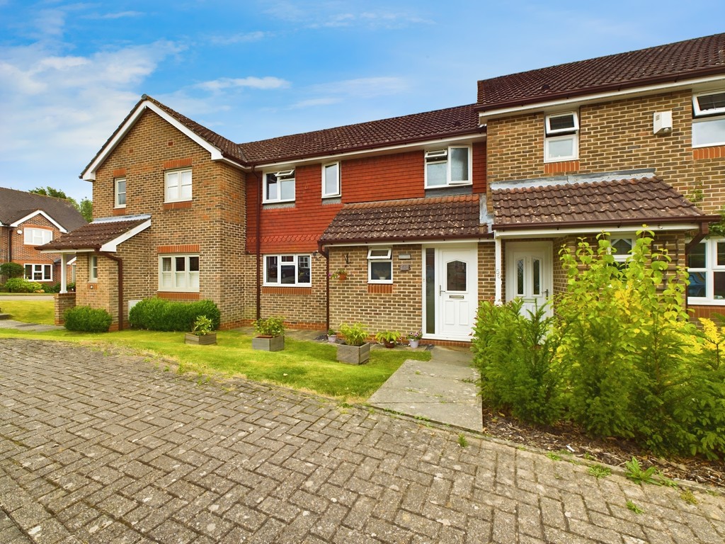 3 bed terraced house for sale in Cissbury Close, Horsham  - Property Image 11