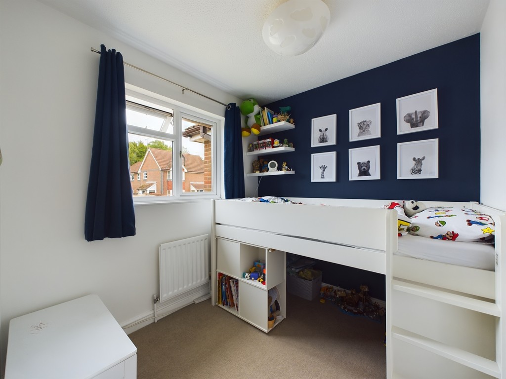 3 bed terraced house for sale in Cissbury Close, Horsham  - Property Image 16