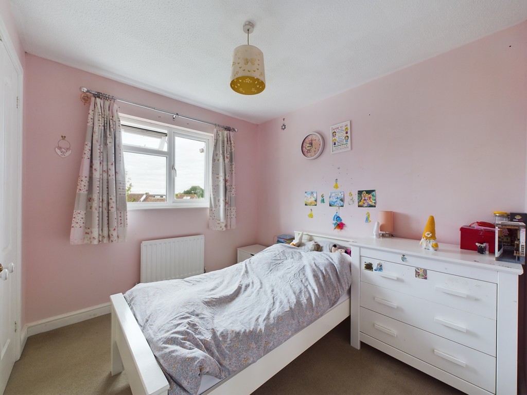 3 bed terraced house for sale in Cissbury Close, Horsham  - Property Image 15