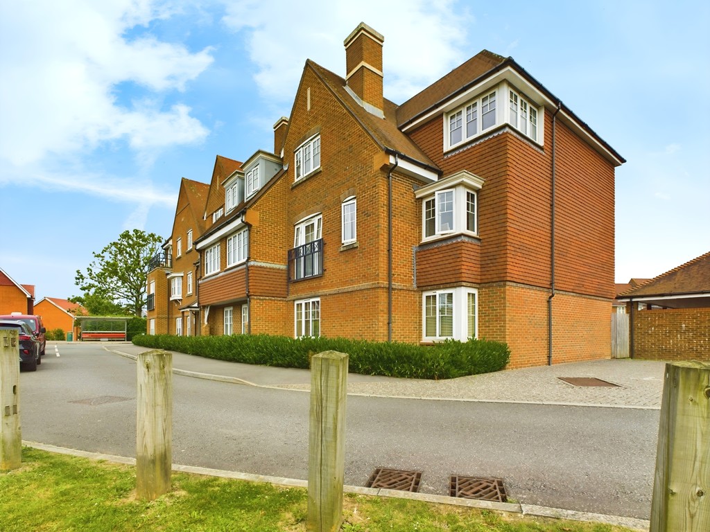 2 bed apartment for sale in Lodge House, Faygate, RH12