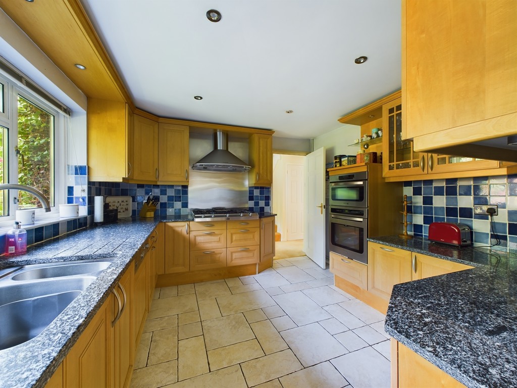 5 bed detached house for sale in Stirling Way, Horsham  - Property Image 3