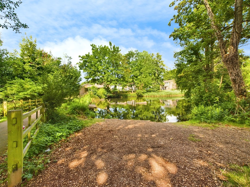 5 bed detached house for sale in Stirling Way, Horsham  - Property Image 22