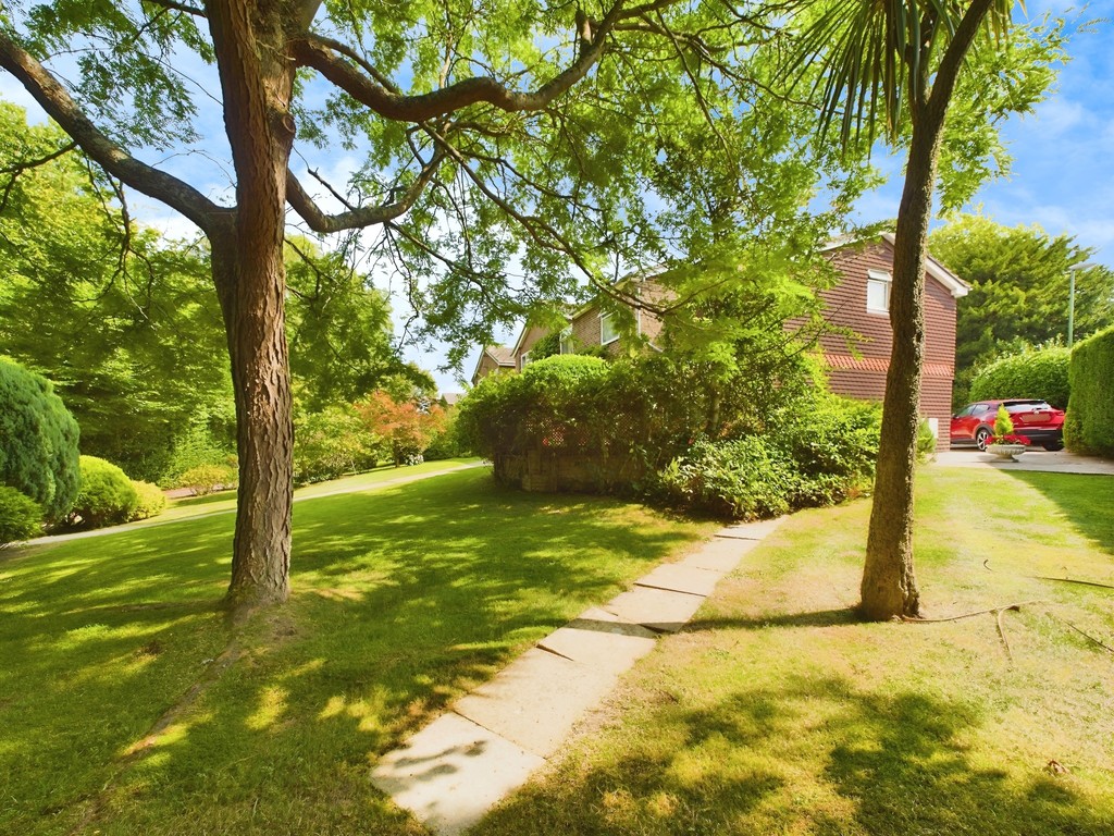 5 bed detached house for sale in Stirling Way, Horsham  - Property Image 21